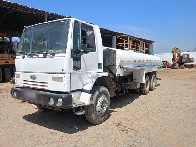 Caminhão Ford cargo pipa 2622 6x4 ANO 2008